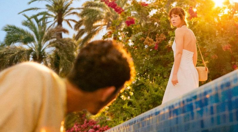 DERRIÈRE LES PALMIERS